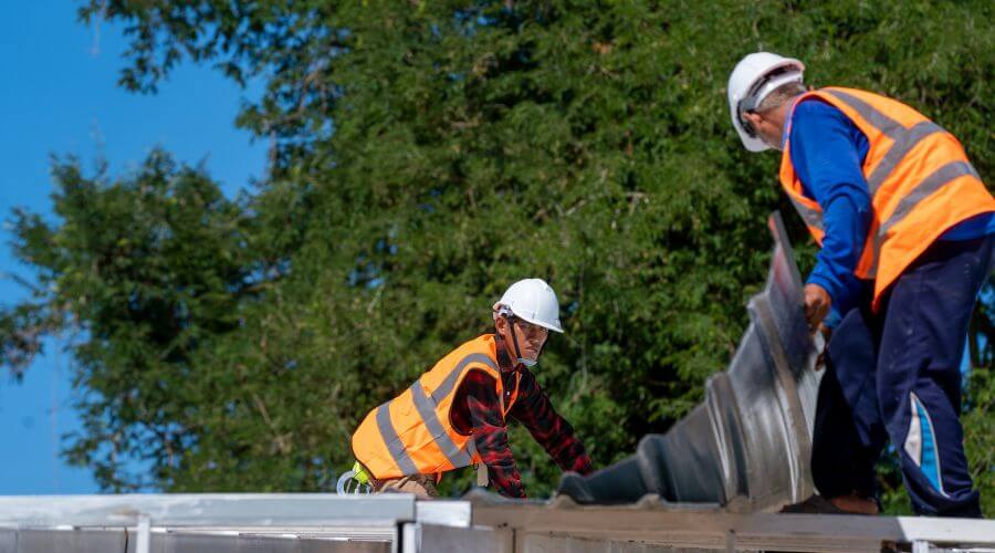 Professional gutter cleaning in Odin, IL